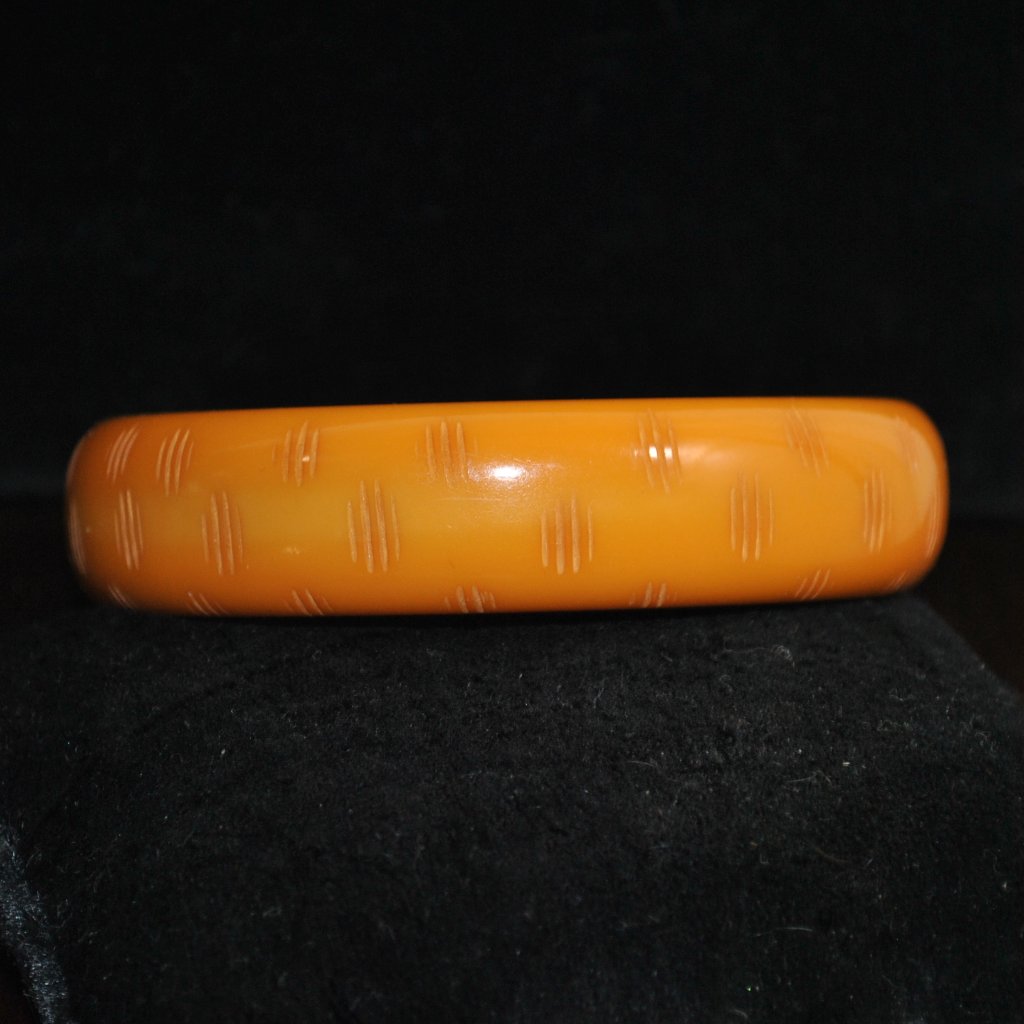 Vintage Etched Butterscotch Bakelite Bangle